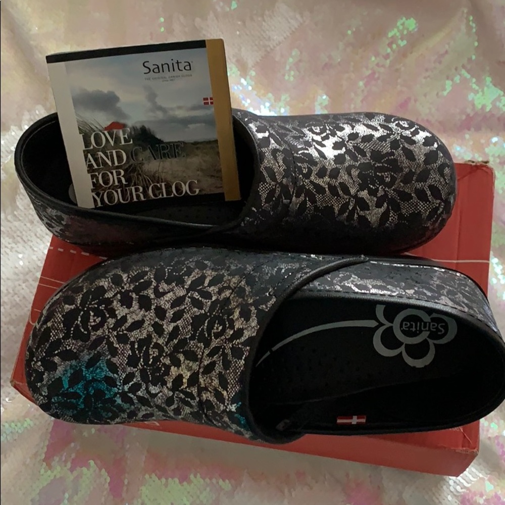 Never Worn Sanita Printed Metallic Leather Clogs💐
